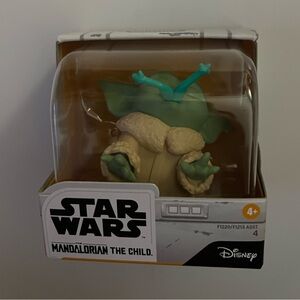 NWT STAR WARS The Bounty Collection “Baby Yoda” Froggy Snack figurine